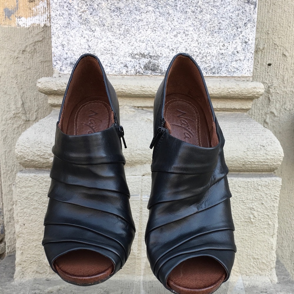 🔥Brand NEW Pleated Leather Heels!!🔥